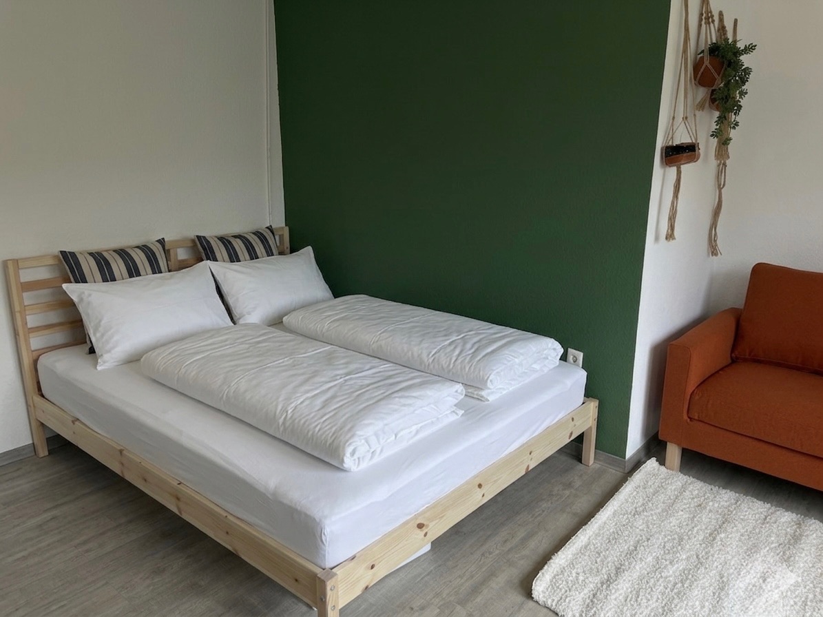 160 cm breites Bett, hochwerte Matratze