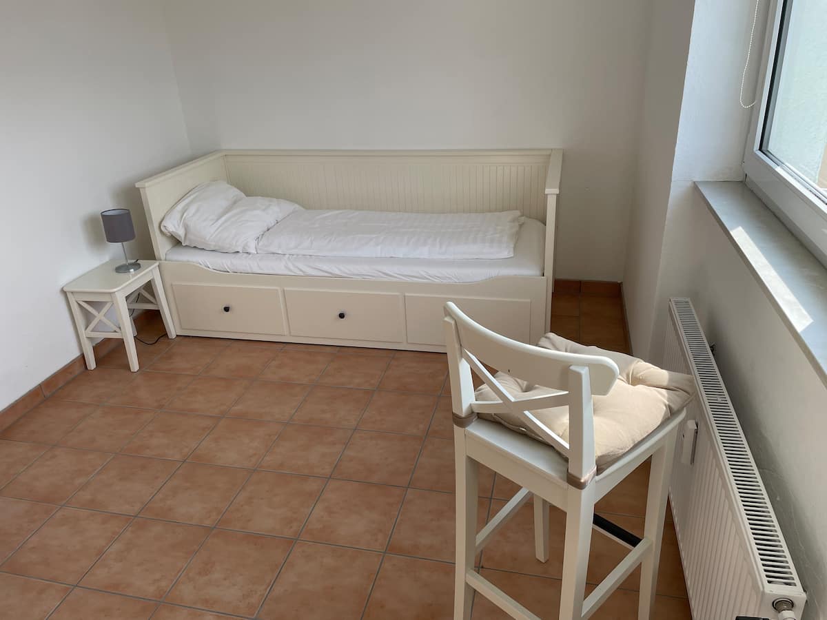 Zweites Schlafzimmer möbliert